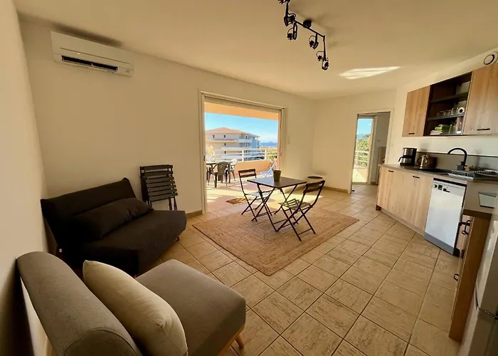 Tres Beau T3 5 Min A Pieds Apartment Albitreccia