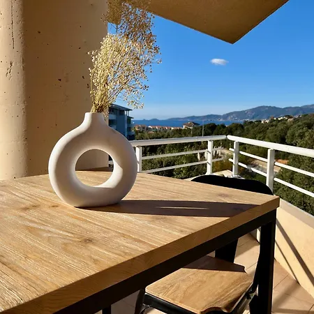 Tres Beau T3 5 Min A Pieds Apartment Albitreccia